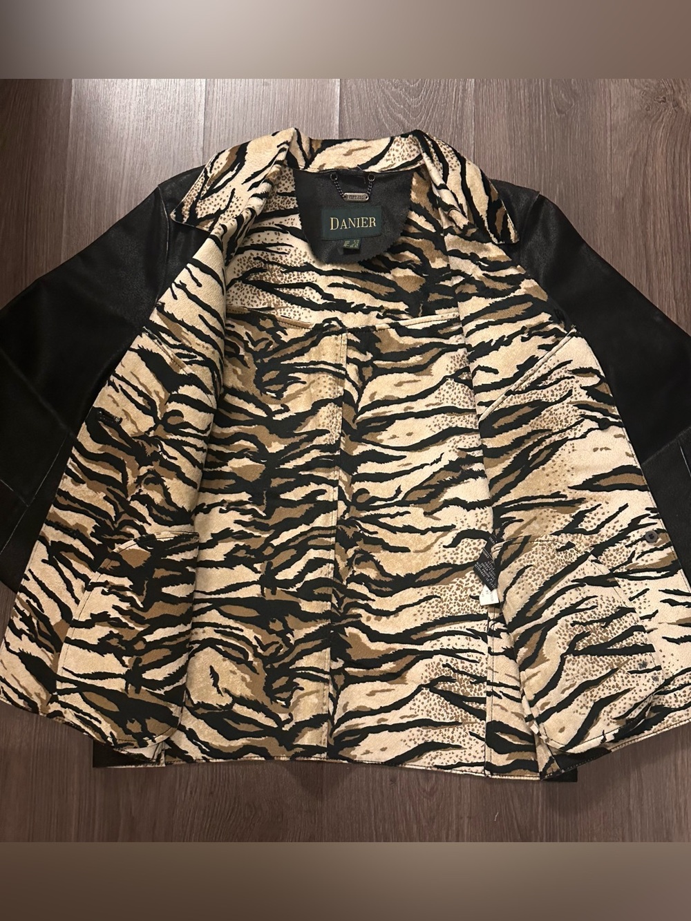 Danier Leather Jacket Animal Print - Picture 4 of 7